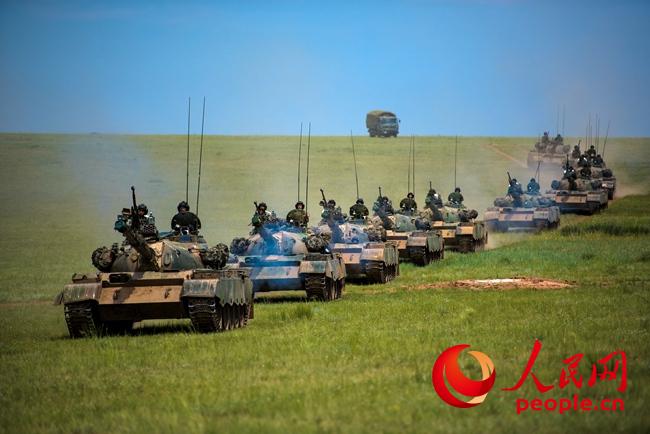 决战朱日和：金戈铁马军旗红 沙场点兵炮声隆(图1)