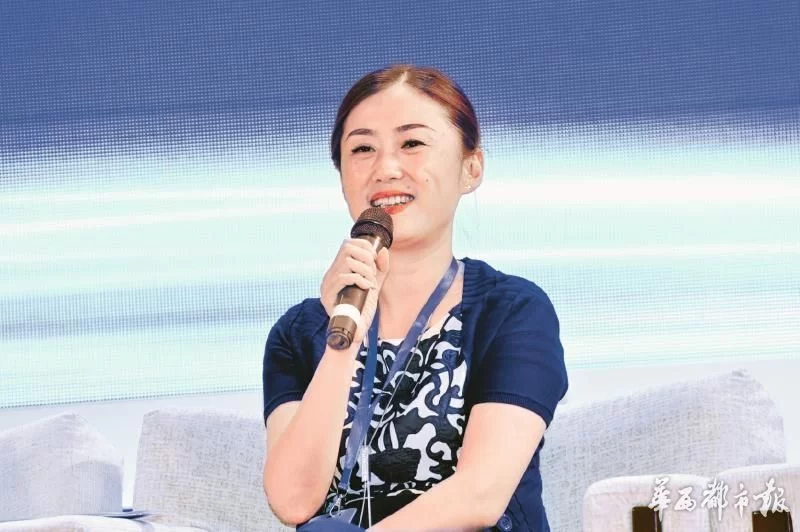 各路嘉宾“绸都论剑” 四川如何发展特色小城镇(图4) 各路嘉宾“绸都论剑” 四川如何发展特色小城镇(图4)