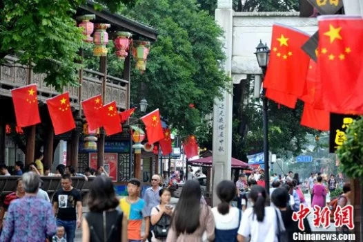 发改委：严查两节景区违规设“园中园”门票等行为