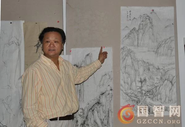 张春德:十年“悟道”得“禅意”(图2) 张春德先生简要介绍作品风格