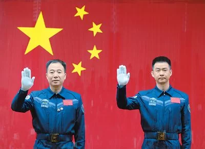 揭秘飞天生活模式:“细致工作 健康生活 享受失重”(图2) 揭秘飞天生活模式:“细致工作 健康生活 享受失重”(图2)