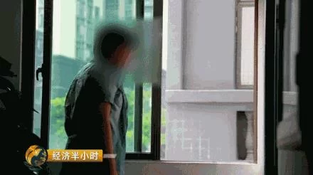 央视揭止咳水黑幕:长期饮用等同吸毒 暴利窝点藏于QQ群(图2) 央视揭止咳水黑幕:长期饮用等同吸毒 暴利窝点藏于QQ群(图2)