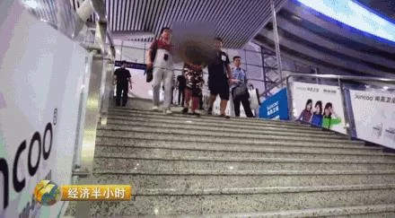 央视揭止咳水黑幕:长期饮用等同吸毒 暴利窝点藏于QQ群(图9) 央视揭止咳水黑幕:长期饮用等同吸毒 暴利窝点藏于QQ群(图9)