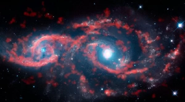 宇宙深处的&ldquo;眼睛&rdquo;：奇特星云&ldquo;回望&rdquo;地球（图）