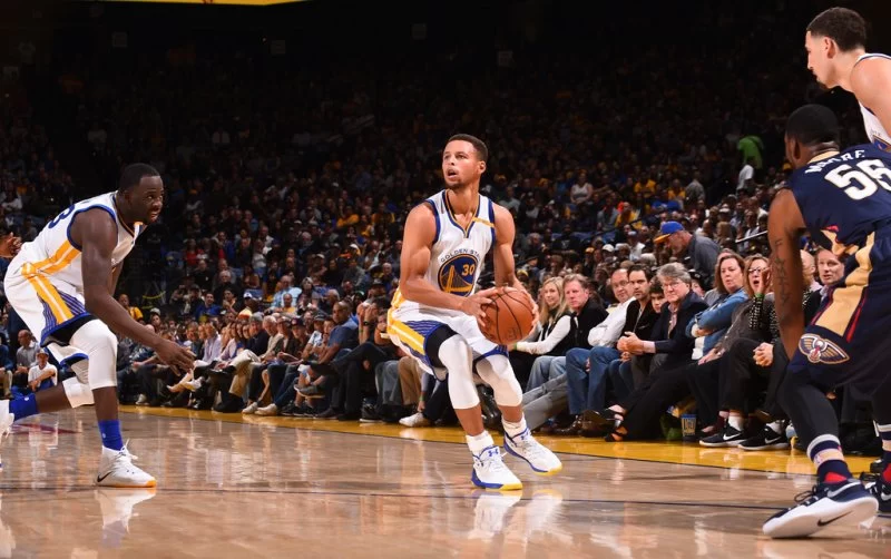 13记三分!逆天库里打破NBA单场三分命中纪录 13记三分!逆天库里打破NBA单场三分命中纪录(图3)