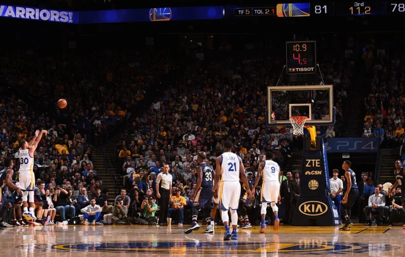 13记三分!逆天库里打破NBA单场三分命中纪录 13记三分!逆天库里打破NBA单场三分命中纪录(图2)