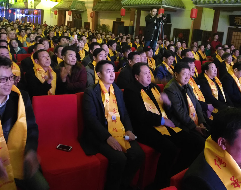 孟氏后裔按长幼有序就坐.jpg