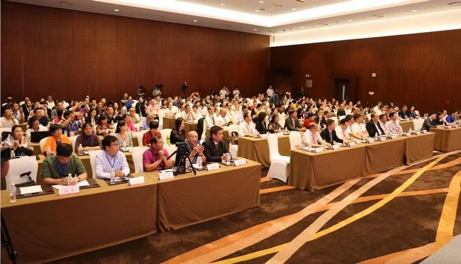 “致敬改革开放40年,推进农业农村现代化”研讨会聚焦农业品牌发展(图1) 研讨会现场