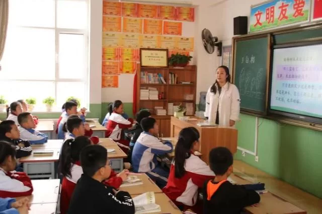 从"有学上"到"上好学",看榆林教育划时代发展(图4) 从"有学上"到"上好学",看榆林教育划时代发展(图4)