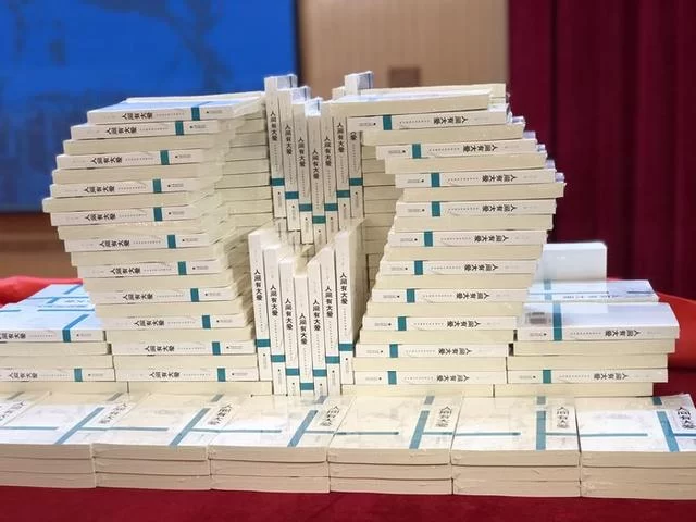广西民族出版社推出《人间有大爱——抗击新冠肺炎疫情诗选》(图3)