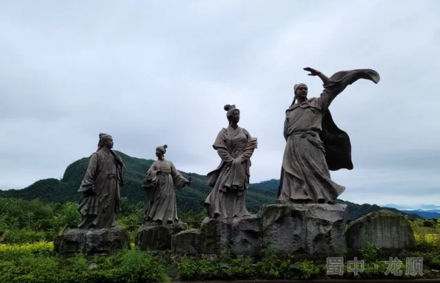 龙顺:蜀山有“仙”,我在亚洲最大桌山瓦屋等你(图6) 龙顺:蜀山有“仙”,我在亚洲最大桌山瓦屋等你(图6)