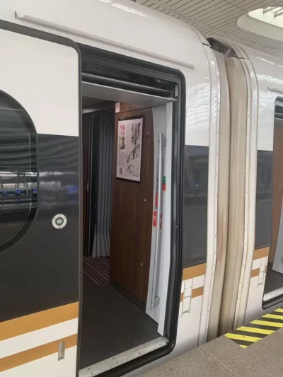 王晓燕国画作品走进中国高铁(图4) 王晓燕国画作品走进中国高铁(图4)