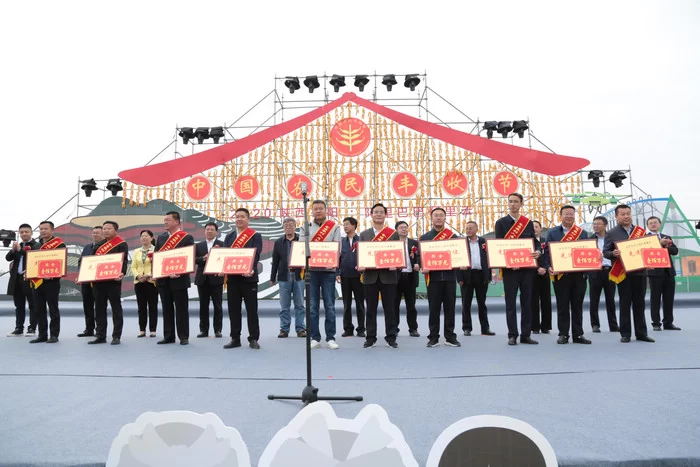 展现丰收画卷 共享丰收果实——陕西榆阳2020年"中国农民丰收节"举办(图2) 展现丰收画卷 共享丰收果实——陕西榆阳2020年"中国农民丰收节"举办(图2)