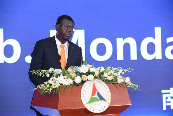 “人类命运共同体海外研究中心暨人类命运共同体国际学术联盟成立大会”在中国传媒大学举行(图9) “人类命运共同体海外研究中心暨人类命运共同体国际学术联盟成立大会”在中国传媒大学举行(图9)