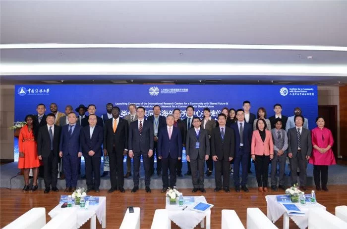 “人类命运共同体海外研究中心暨人类命运共同体国际学术联盟成立大会”在中国传媒大学举行(图1) “人类命运共同体海外研究中心暨人类命运共同体国际学术联盟成立大会”在中国传媒大学举行(图1)