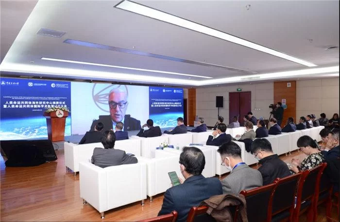 “人类命运共同体海外研究中心暨人类命运共同体国际学术联盟成立大会”在中国传媒大学举行(图11) “人类命运共同体海外研究中心暨人类命运共同体国际学术联盟成立大会”在中国传媒大学举行(图11)