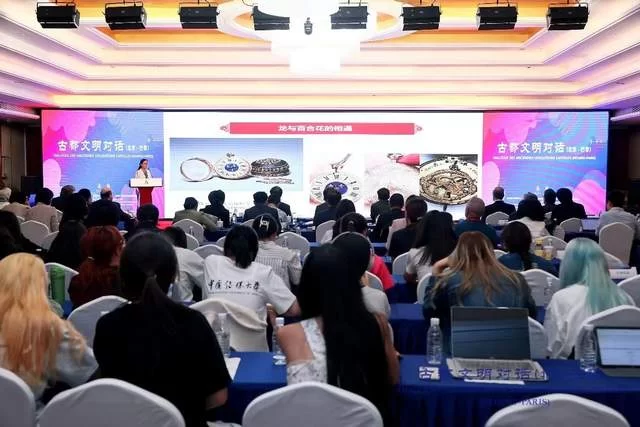 中国传媒大学举办“‘古都文明对话(北京-巴黎)’活动”(图2) 中国传媒大学举办“‘古都文明对话(北京-巴黎)’活动”(图2)