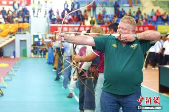 通讯：中外选手民族传统射箭场秀“射艺”(图1)