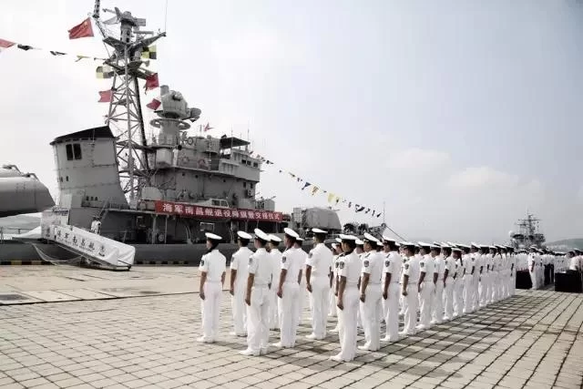 导弹驱逐舰南昌舰退役 要当军事主题公园(组图)(图2) 导弹驱逐舰南昌舰退役 要当军事主题公园(组图)(图2)