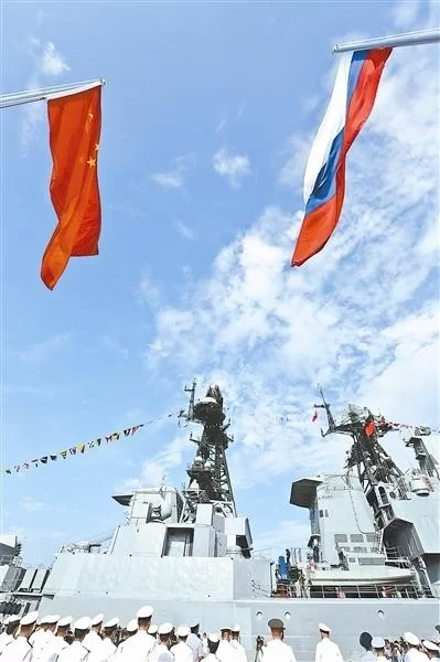 中国女兵出入指挥舰舱 俄海军官兵惊讶赞了不起(图1) 中国女兵出入指挥舰舱 俄海军官兵惊讶赞了不起(图1)